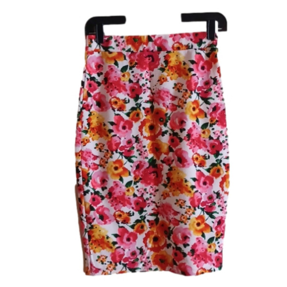 BRIGHT floral pencil style skirt by One sweet love. Size large. - Picture 3 of 6